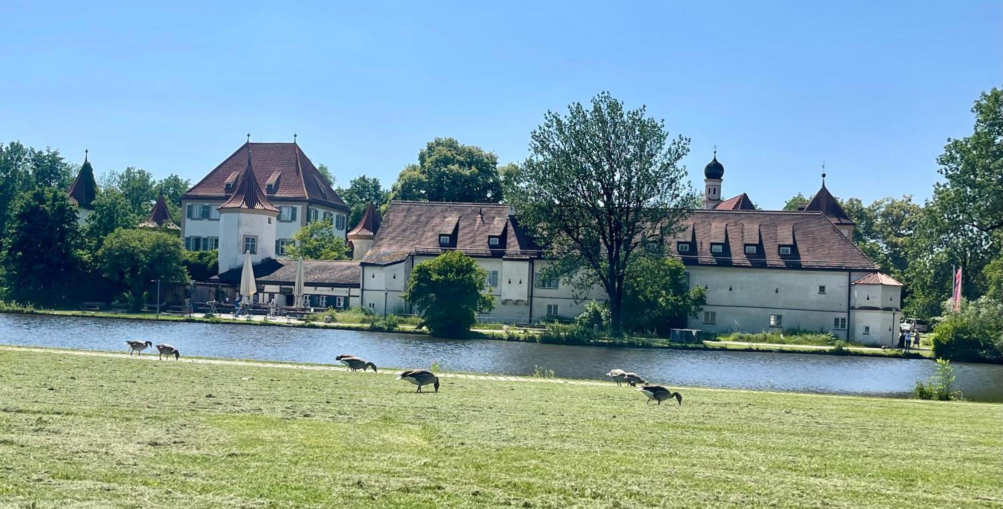 Erdgeschosswohnung Neben Schloss Blutenburg Mit Privatem Garten München Exteriör bild